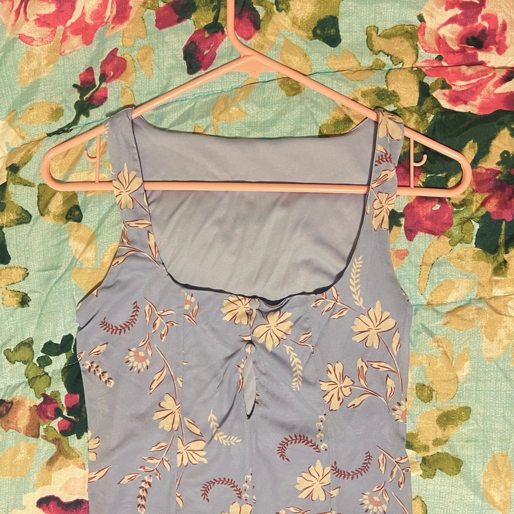 Periwinkle floral tank with front keyhole detail